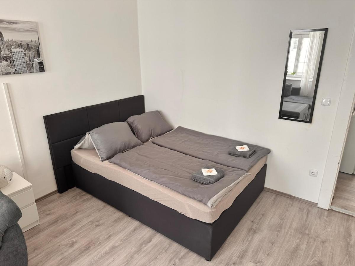 Spacious Netflix For Up To 4 People With Massage Shower *