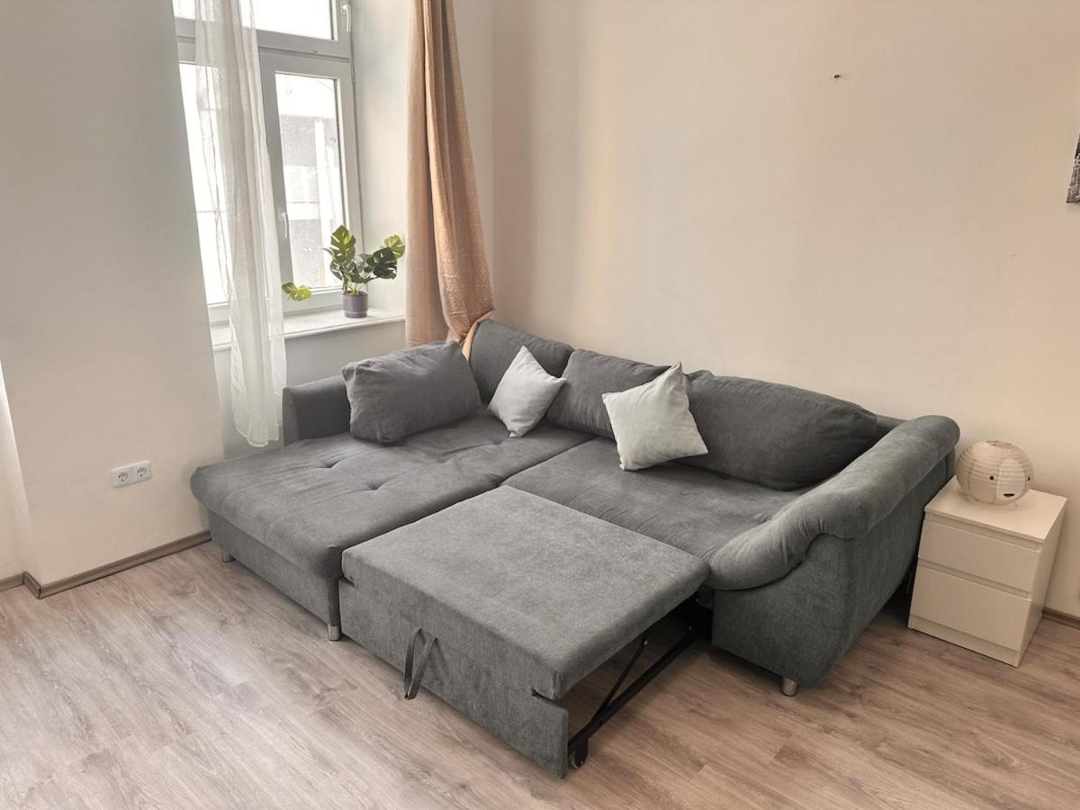 Spacious Netflix For Up To 4 People With Massage Shower Apartment *