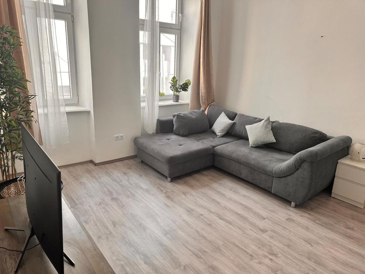 Spacious Netflix For Up To 4 People With Massage Shower Apartment *