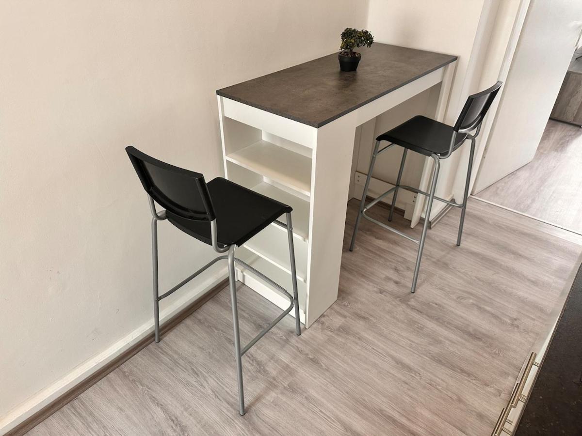 Spacious Netflix For Up To 4 People With Massage Shower Wien