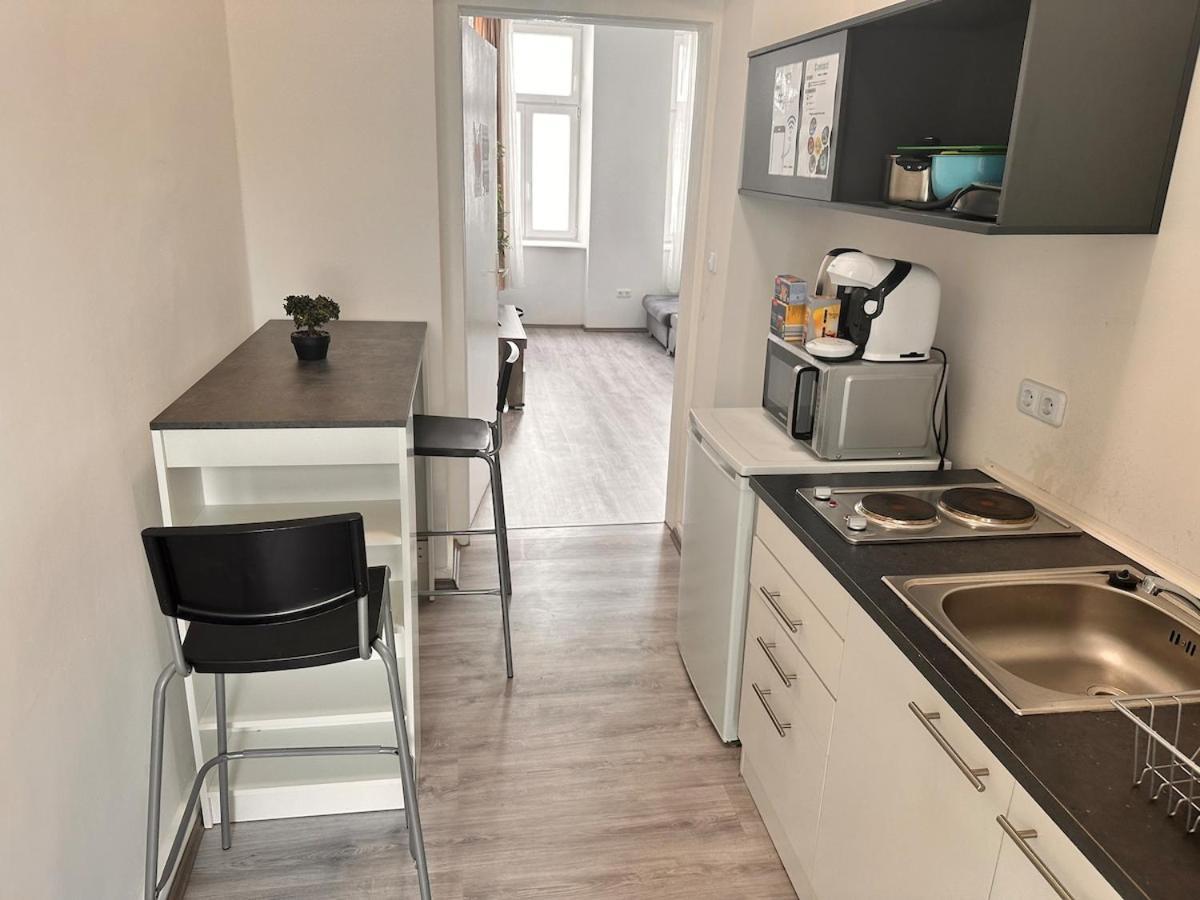 Spacious Netflix For Up To 4 People With Massage Shower *